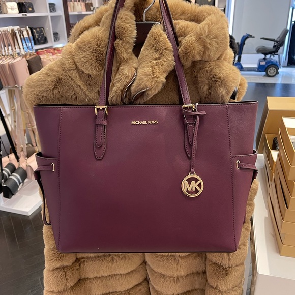 Michael Kors Gilly Large Drawstring Travel Leather Top Zip Tote 
Oxblood Color - Picture 6 of 16